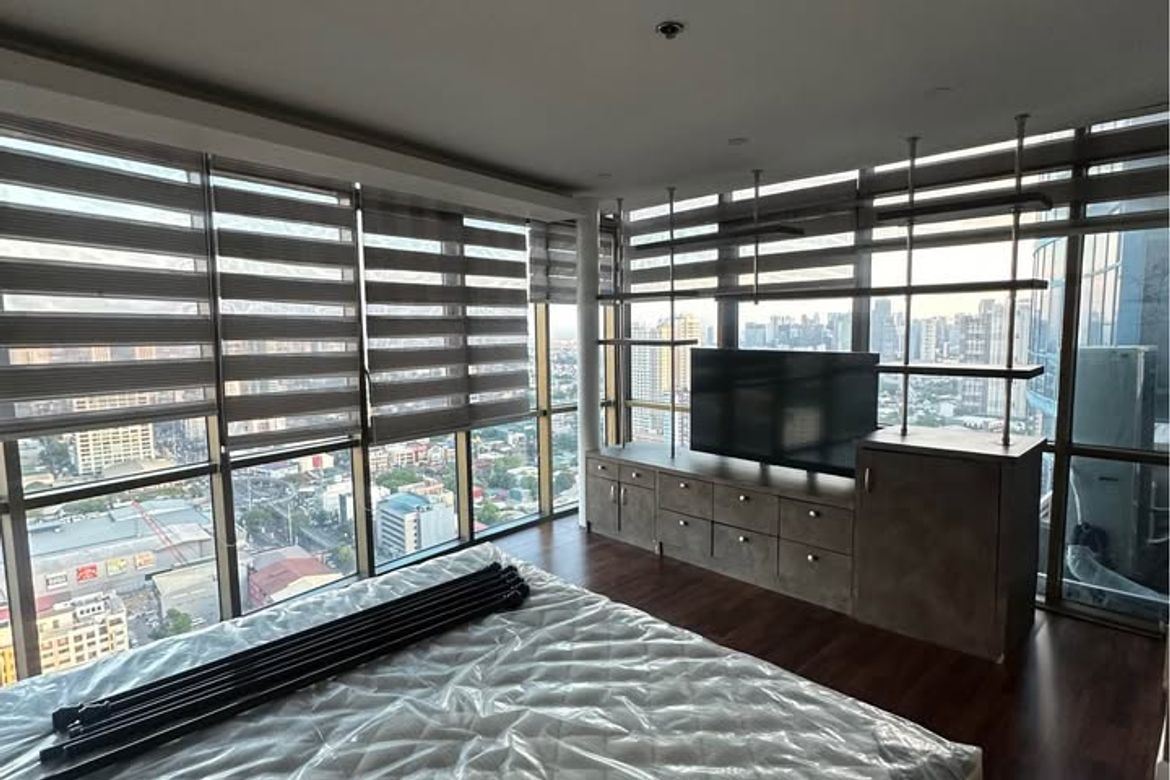 3 Bedroom Condo for Sale in Astoria Plaza, San Antonio, Pasig, Metro Manila near MRT-3 Shaw Boulevard – photo 3