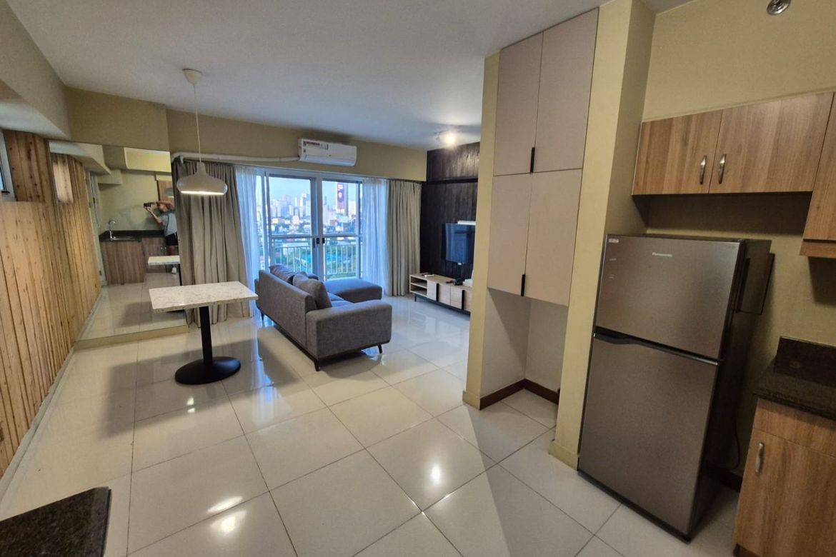 3 Bedroom Condo for Sale in Brio Tower, Guadalupe Viejo, Makati, Metro Manila near MRT-3 Guadalupe