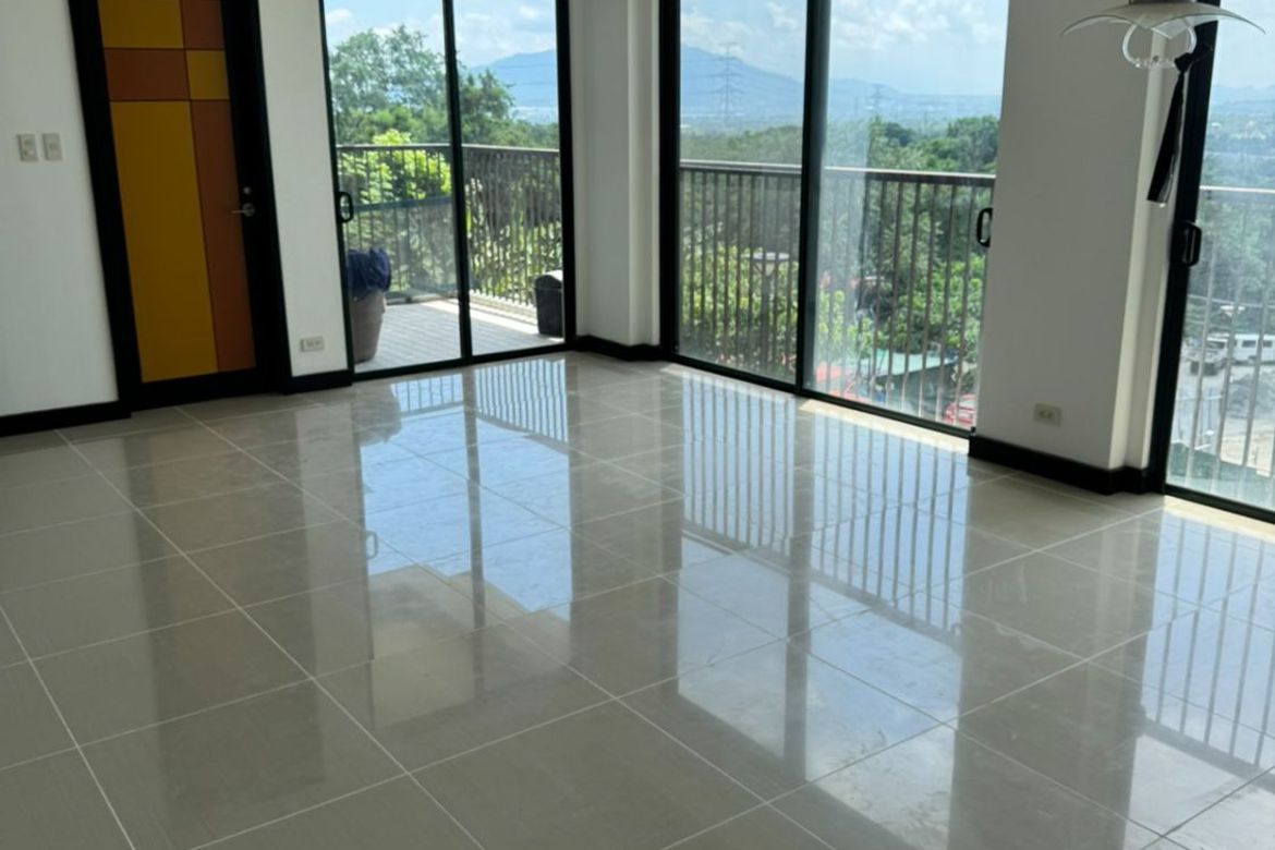 3 Bedroom Condo for Sale in Calabuso, Tagaytay, Cavite