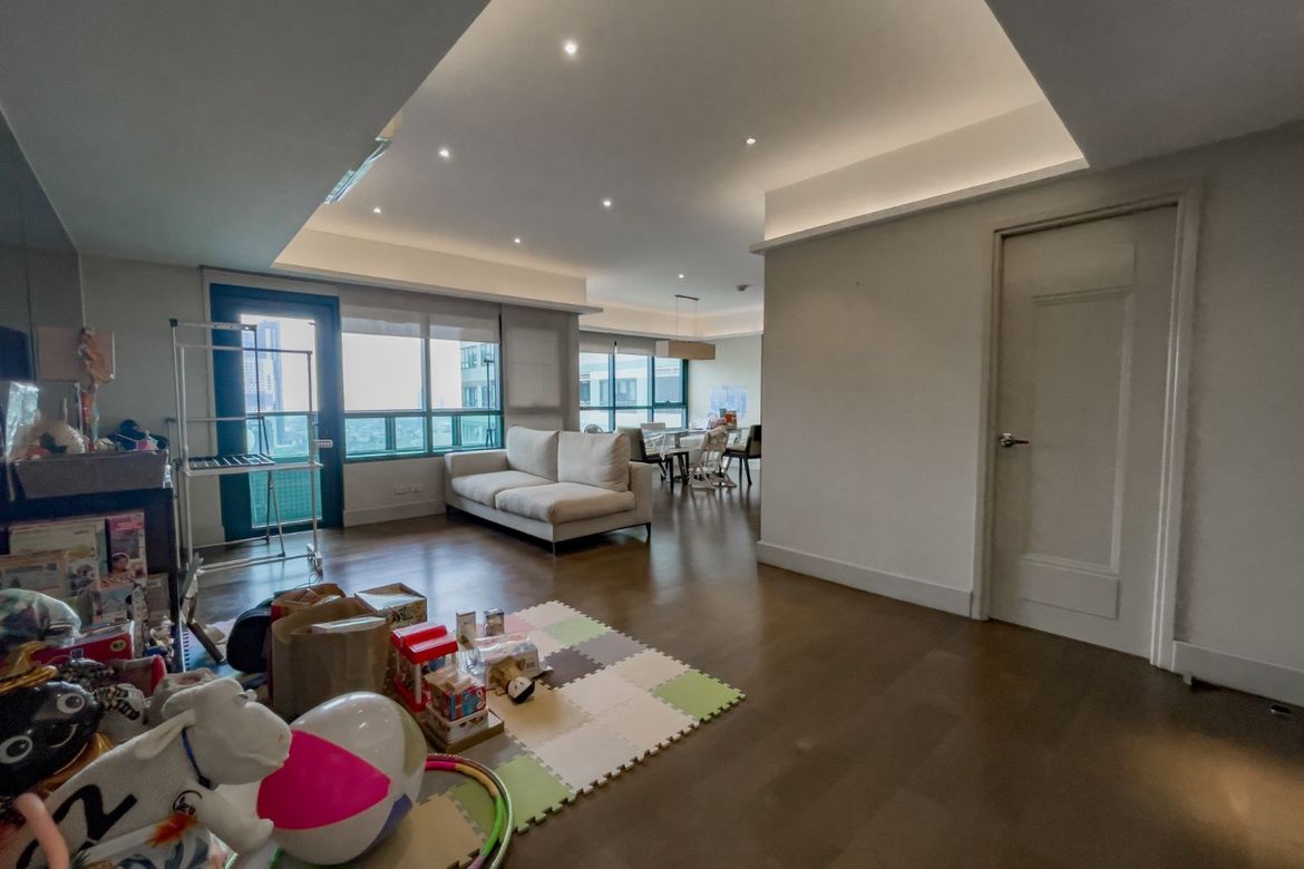 3 Bedroom Condo for Sale in Edades Tower, Rockwell, Makati City near MRT-3 Guadalupe