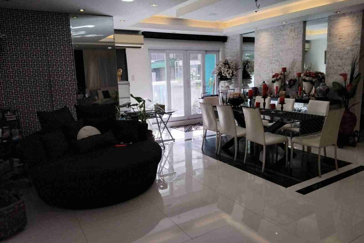 3 Bedroom Condo for Sale in Greenhills, San Juan, Metro Manila near MRT-3 Santolan