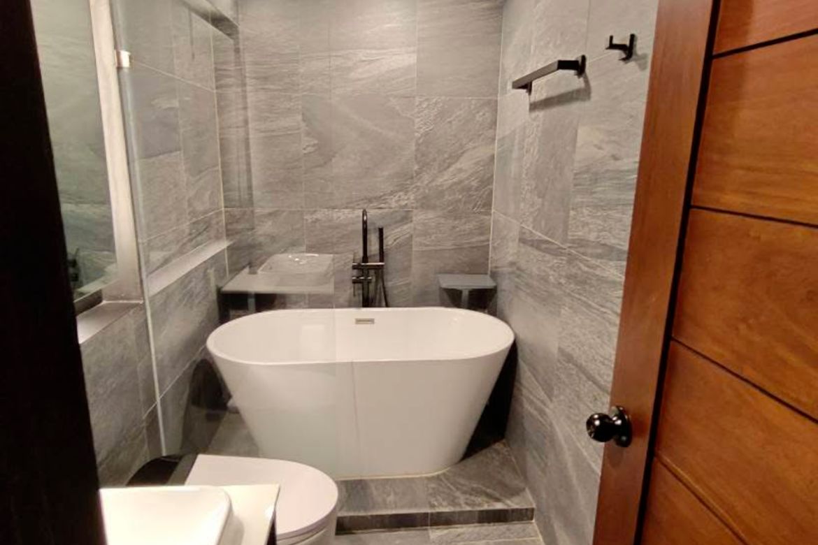 3 Bedroom Condo for Sale in Guadalupe Viejo, Makati City near MRT-3 Guadalupe – photo 9