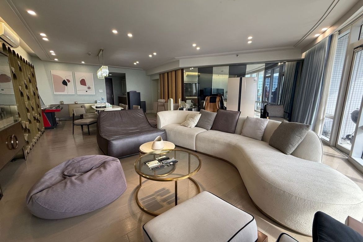 3 Bedroom Condo for Sale in Guadalupe Viejo, Makati City near MRT-3 Guadalupe