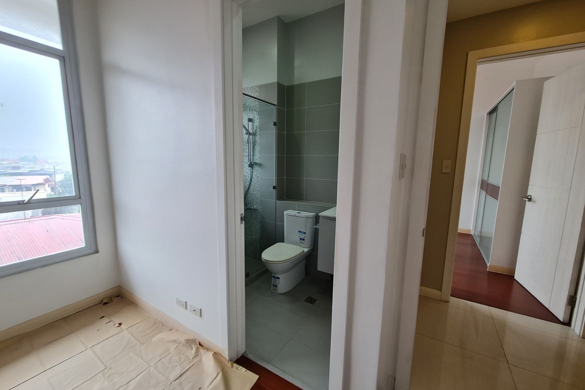 3 Bedroom Condo for Sale in Horseshoe, Quezon City, Metro Manila near LRT-2 Betty Go-Belmonte – photo 8