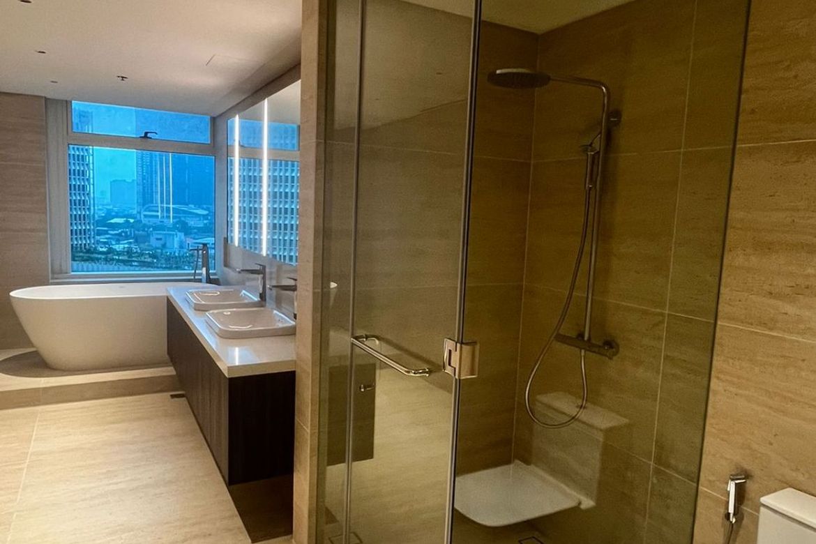 3 Bedroom Condo for Sale in One Roxas Triangle Tower, Urdaneta, Makati City near MRT-3 Buendia – photo 7