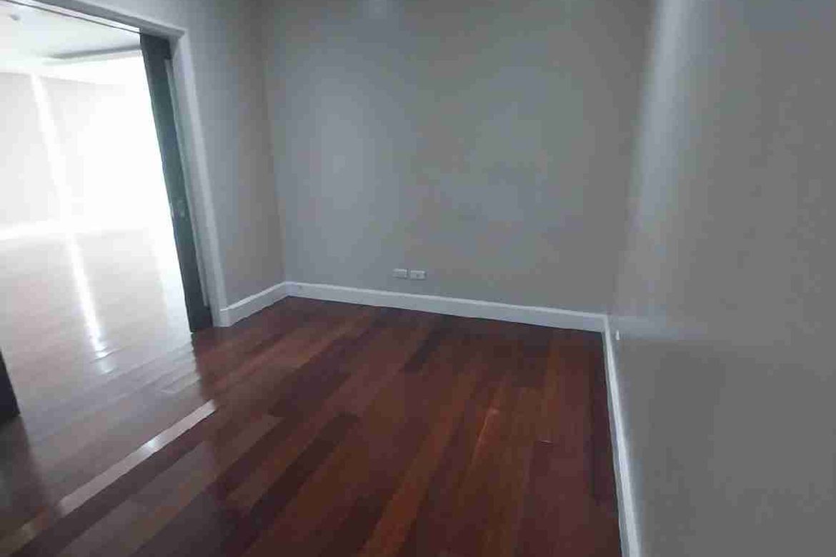 3 Bedroom Condo for Sale in One Roxas Triangle Tower, Urdaneta, Makati City near MRT-3 Buendia – photo 10
