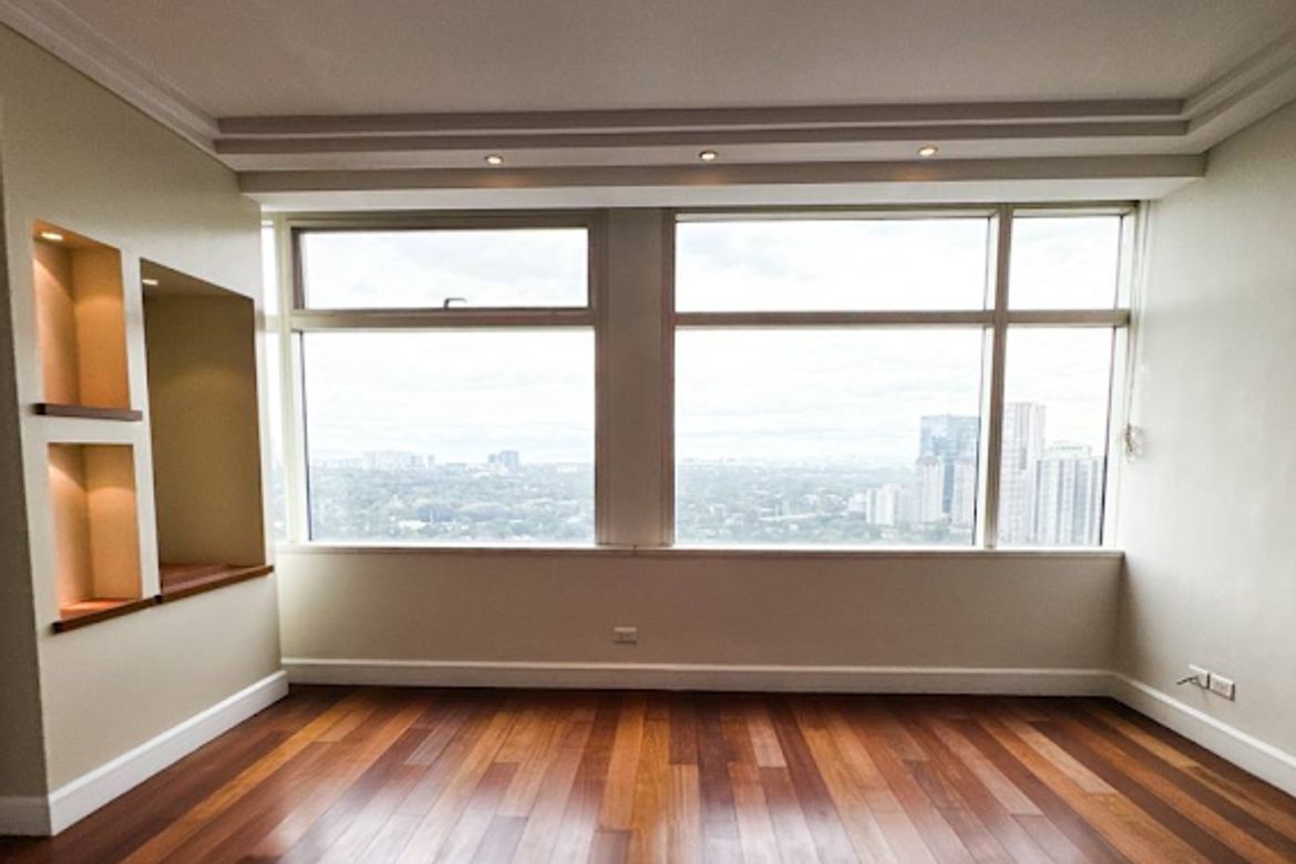 3 Bedroom Condo for Sale in One Roxas Triangle Tower, Urdaneta, Makati City near MRT-3 Buendia – photo 2