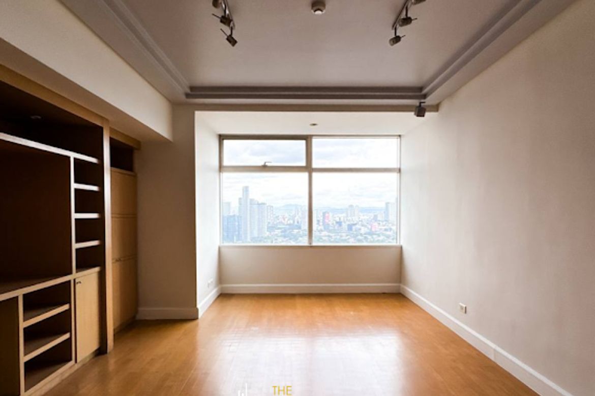 3 Bedroom Condo for Sale in One Roxas Triangle Tower, Urdaneta, Makati City near MRT-3 Buendia – photo 3