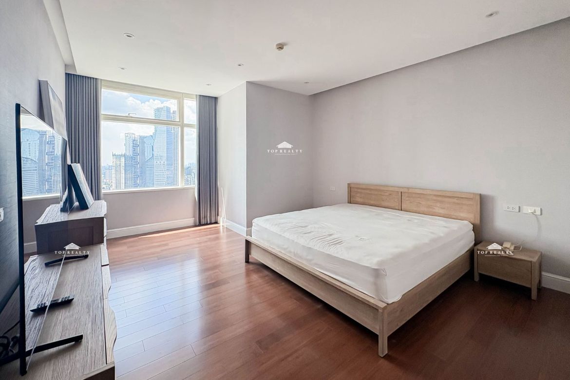 3 Bedroom Condo for Sale in One Roxas Triangle Tower, Urdaneta, Makati City near MRT-3 Buendia – photo 4