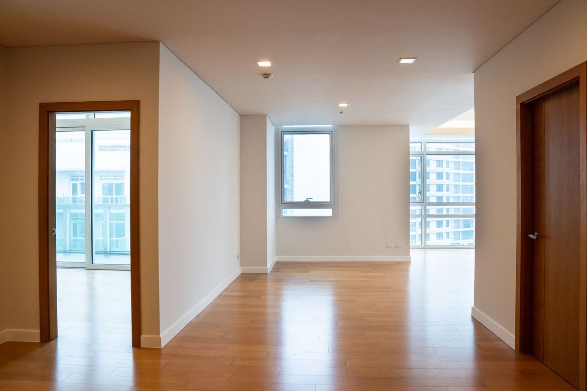 3 Bedroom Condo for Sale in Park Terraces, San Lorenzo, Makati City near MRT-3 Ayala – photo 5