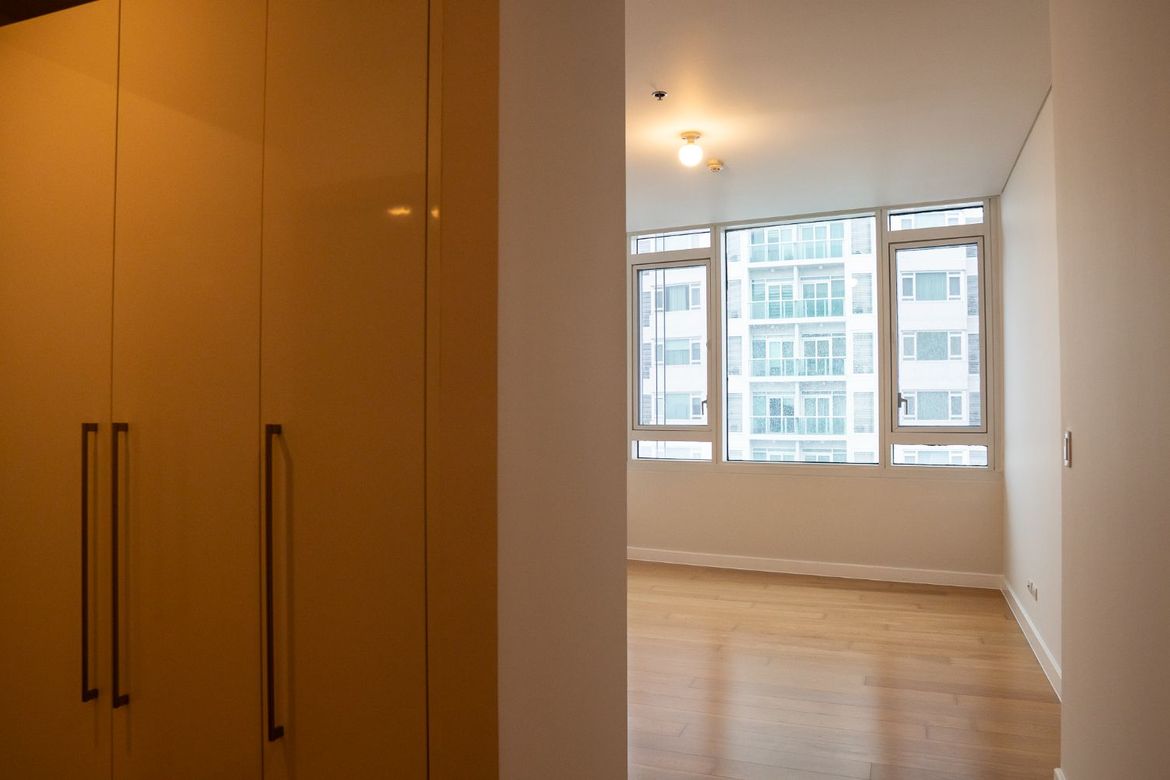 3 Bedroom Condo for Sale in Park Terraces, San Lorenzo, Makati City near MRT-3 Ayala – photo 16