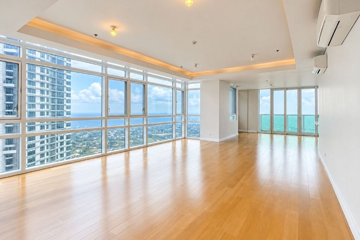 3 Bedroom Condo for Sale in Park Terraces, San Lorenzo, Makati, Metro Manila near MRT-3 Ayala