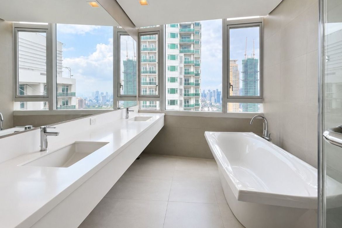 3 Bedroom Condo for Sale in Park Terraces, San Lorenzo, Makati, Metro Manila near MRT-3 Ayala – photo 4