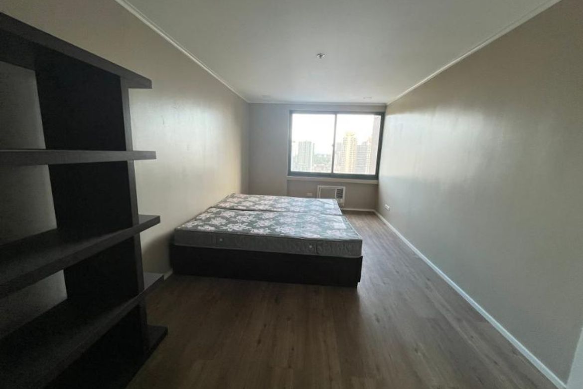 3 Bedroom Condo for Sale in Pio Del Pilar, Makati City – photo 4