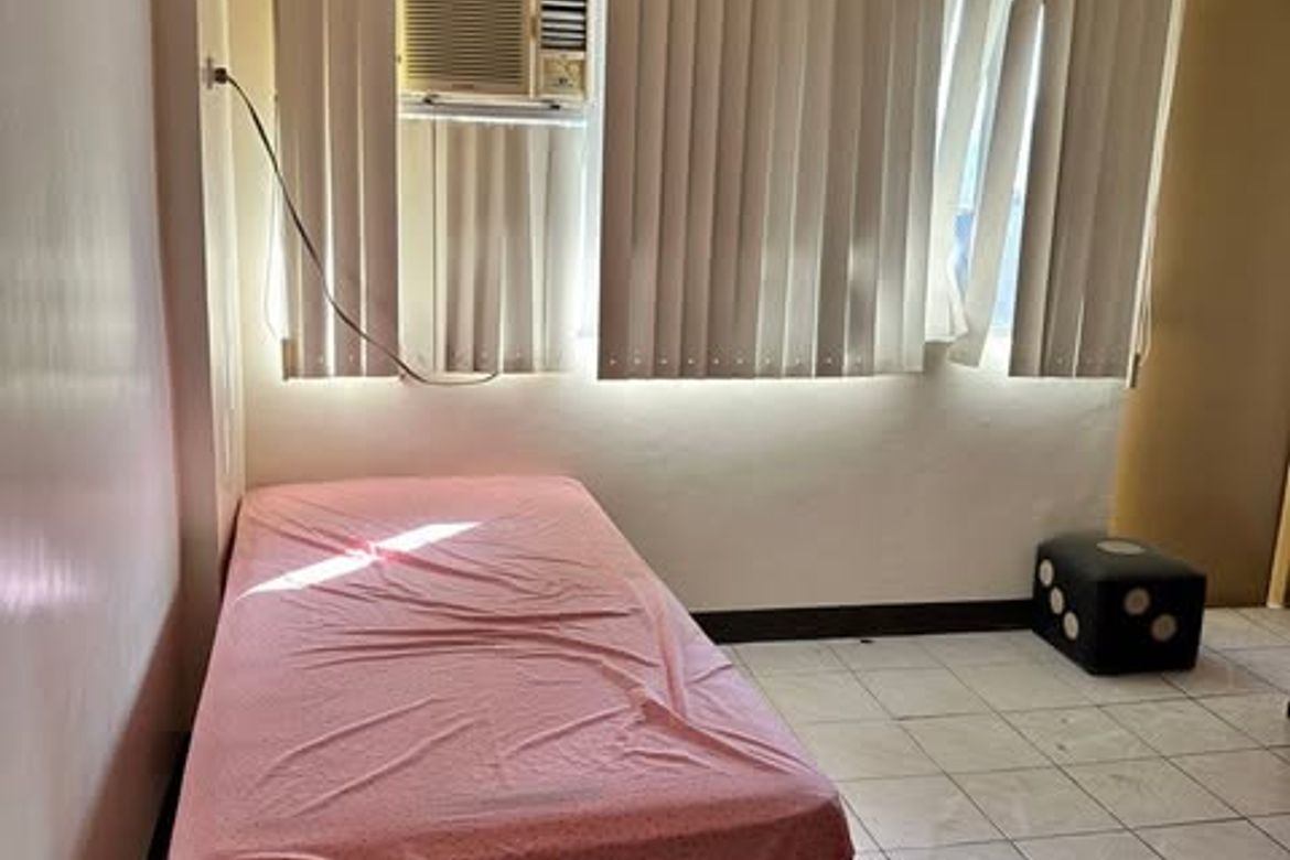 3 Bedroom Condo for Sale in Pio Del Pilar, Makati, Metro Manila
