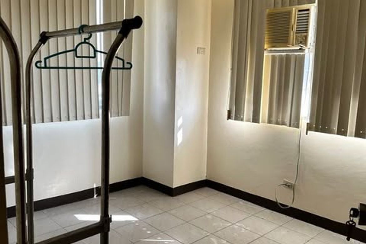 3 Bedroom Condo for Sale in Pio Del Pilar, Makati, Metro Manila – photo 5