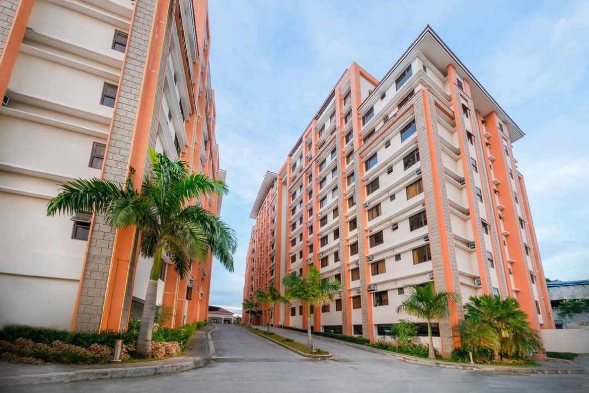 3 Bedroom Condo for Sale in Pulang Lupa Uno, Las Piñas, Metro Manila