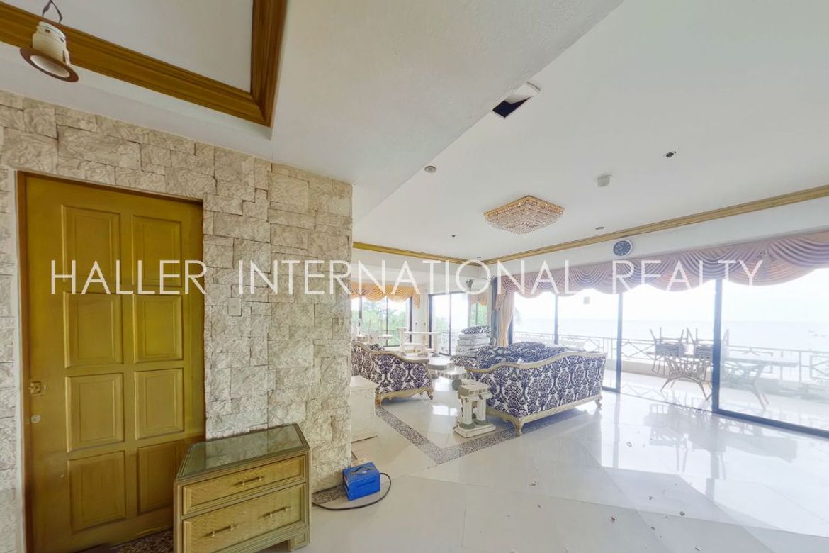 3 Bedroom Condo for Sale in Punta Engaño, Lapu-Lapu, Cebu