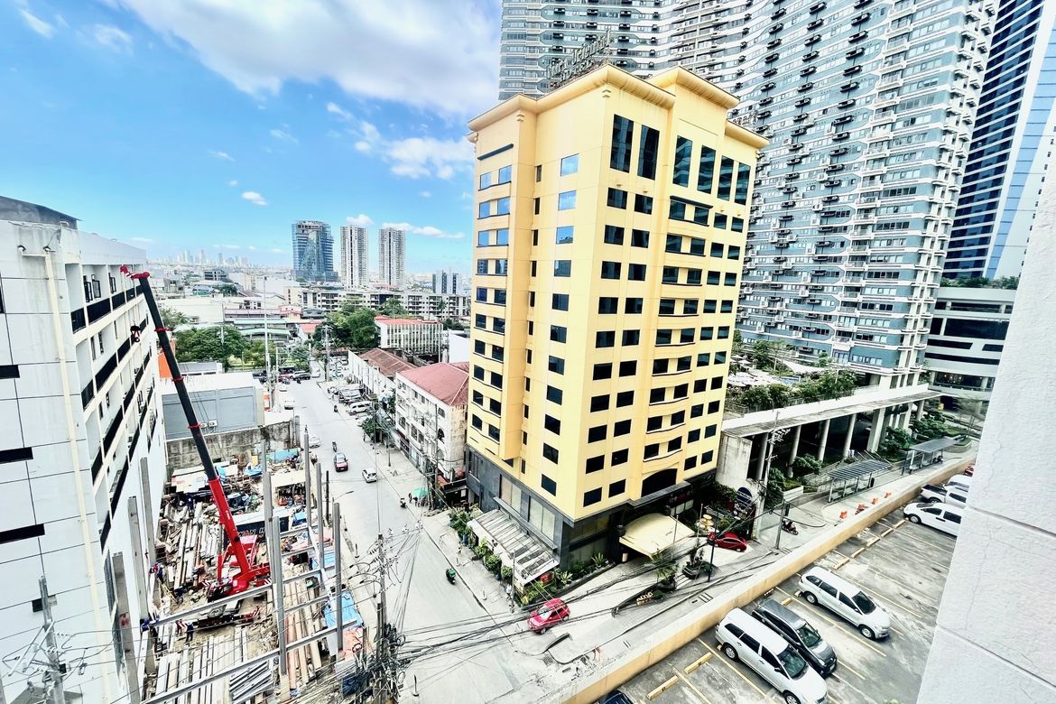 3 Bedroom Condo for Sale in San Antonio, Makati City – photo 5