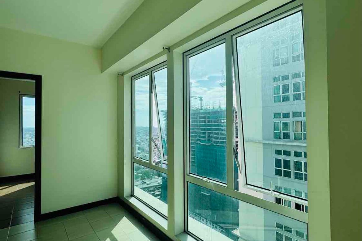 3 Bedroom Condo for Sale in San Lorenzo Place, Bangkal, Makati, Metro Manila near MRT-3 Magallanes