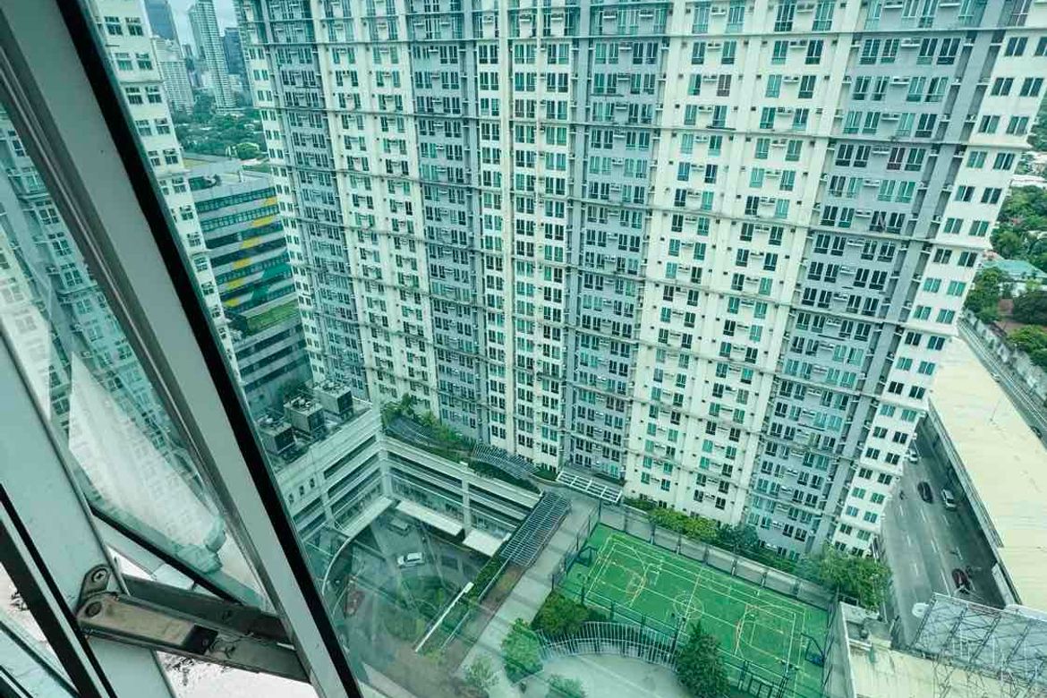 3 Bedroom Condo for Sale in San Lorenzo Place, Bangkal, Makati, Metro Manila near MRT-3 Magallanes – photo 3