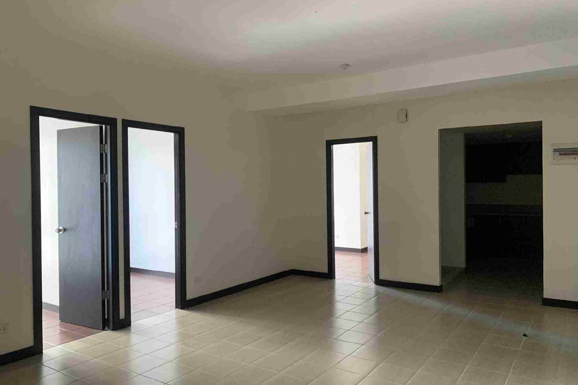 3 Bedroom Condo for Sale in San Lorenzo Place, Bangkal, Makati, Metro Manila near MRT-3 Magallanes