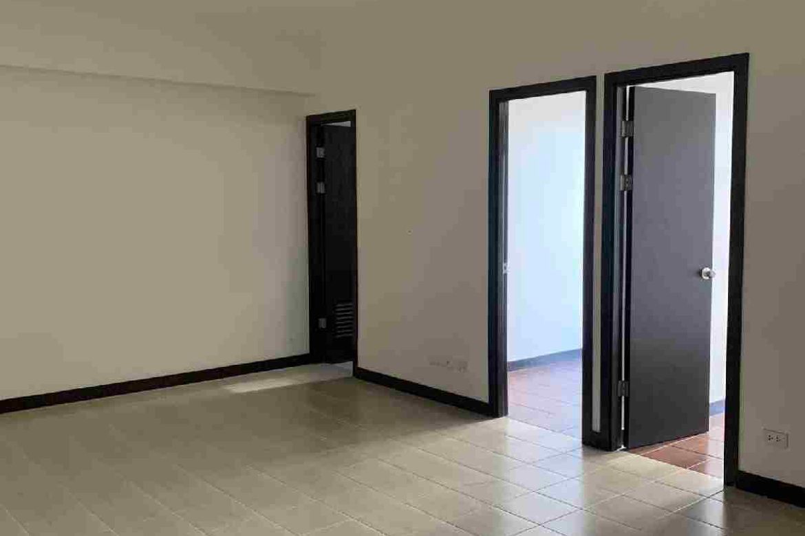 3 Bedroom Condo for Sale in San Lorenzo Place, Bangkal, Makati, Metro Manila near MRT-3 Magallanes – photo 2
