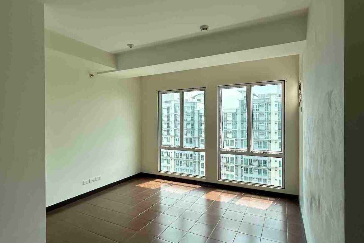 3 Bedroom Condo for Sale in San Lorenzo Place, Bangkal, Makati, Metro Manila near MRT-3 Magallanes