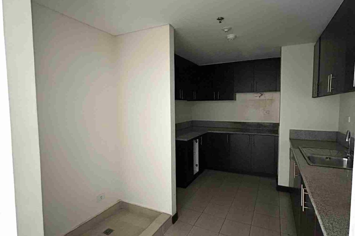 3 Bedroom Condo for Sale in San Lorenzo Place, Bangkal, Makati, Metro Manila near MRT-3 Magallanes – photo 2