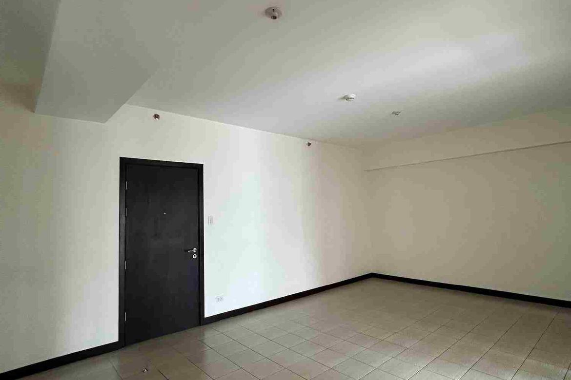 3 Bedroom Condo for Sale in San Lorenzo Place, Bangkal, Makati, Metro Manila near MRT-3 Magallanes – photo 4