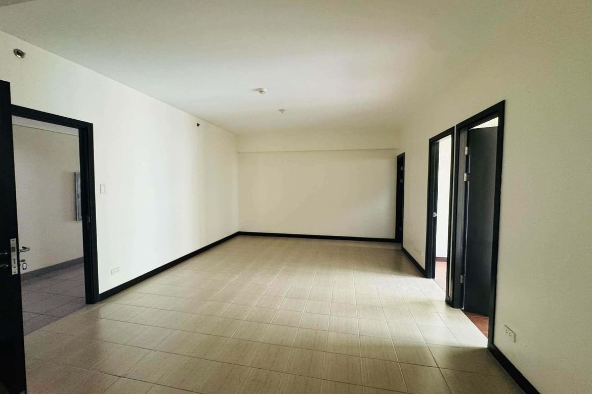 3 Bedroom Condo for Sale in San Lorenzo Place, Bangkal, Makati, Metro Manila near MRT-3 Magallanes – photo 3