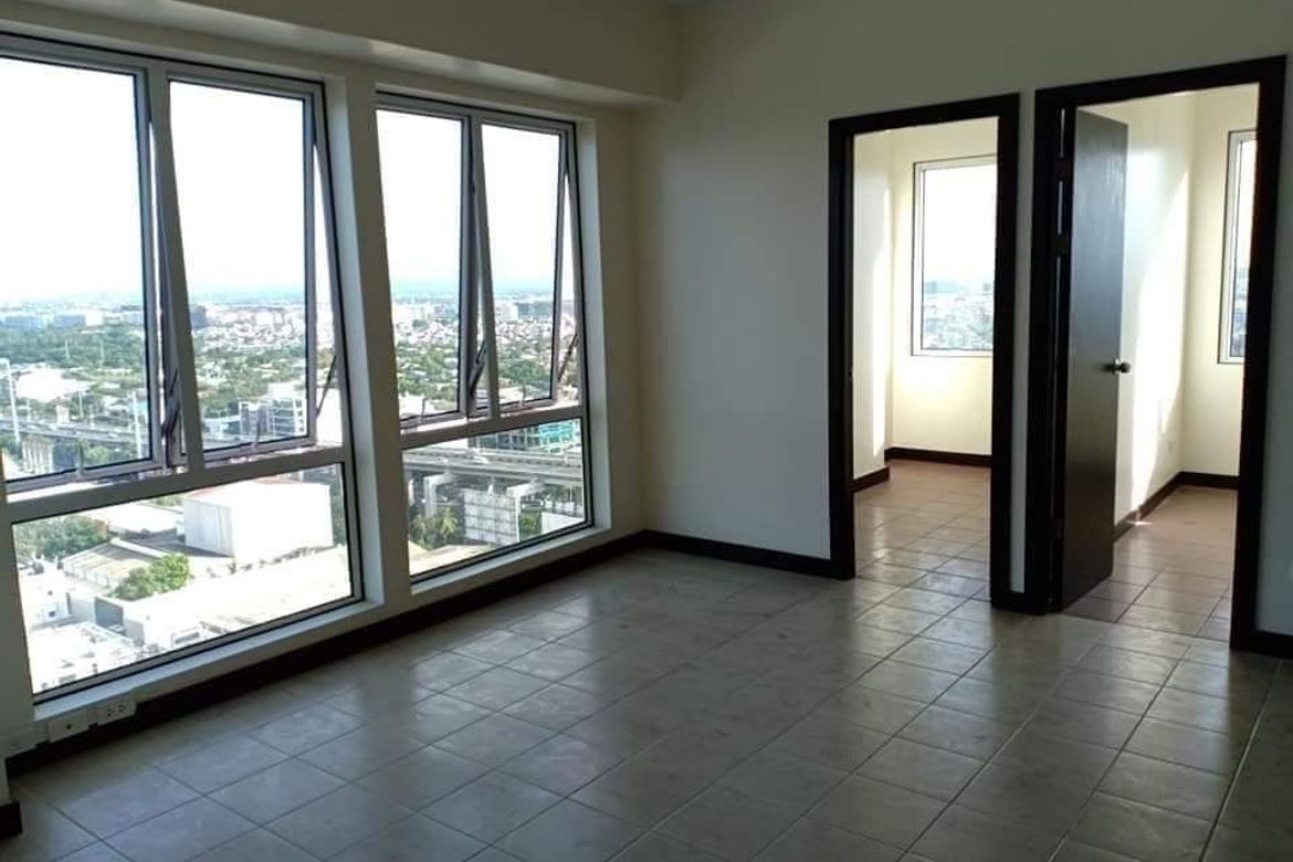 3 Bedroom Condo for Sale in San Lorenzo Place, Bangkal, Makati, Metro Manila near MRT-3 Magallanes