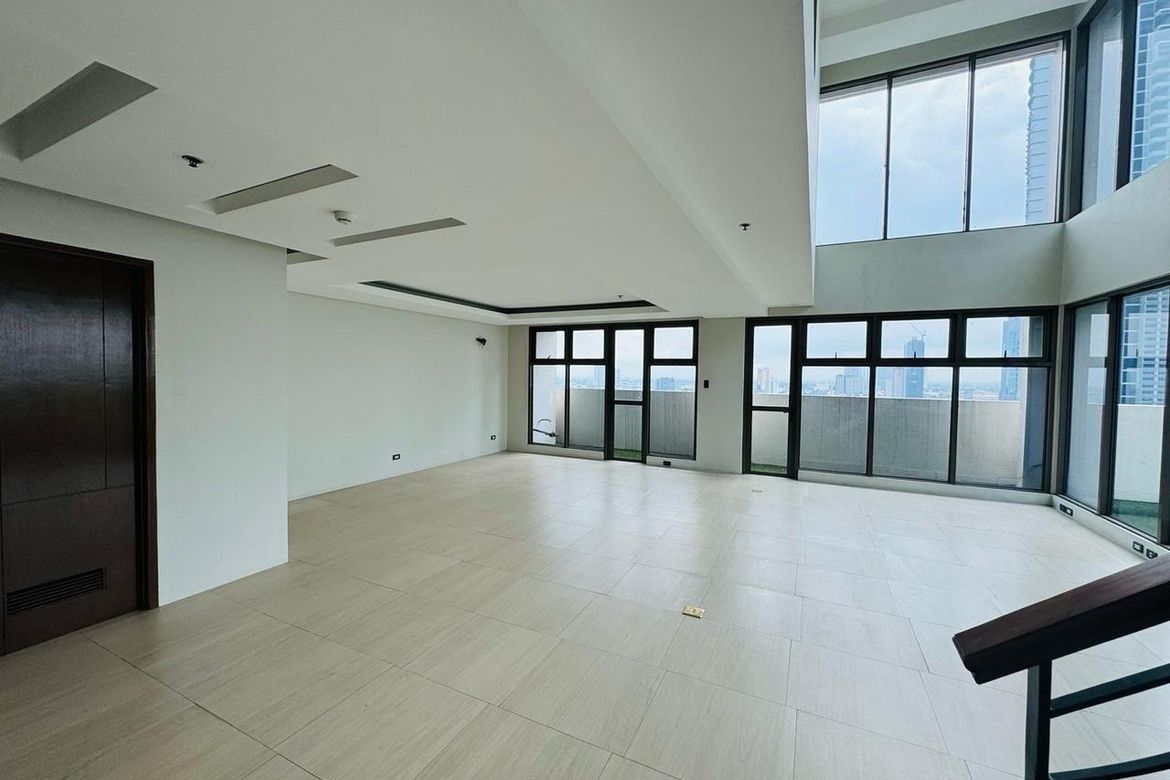 3 Bedroom Condo for Sale in South Triangle, Quezon City, Metro Manila near MRT-3 Quezon Avenue – photo 2
