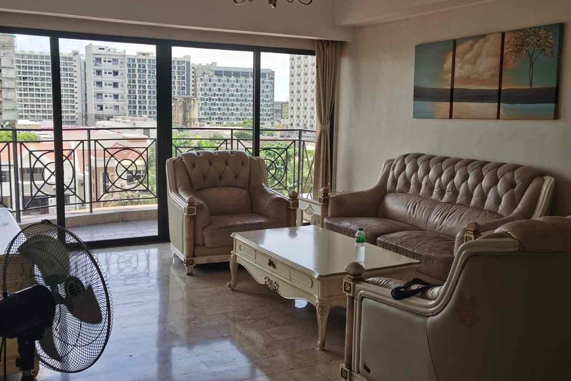 3 Bedroom Condo for Sale in Tambo, Parañaque, Metro Manila