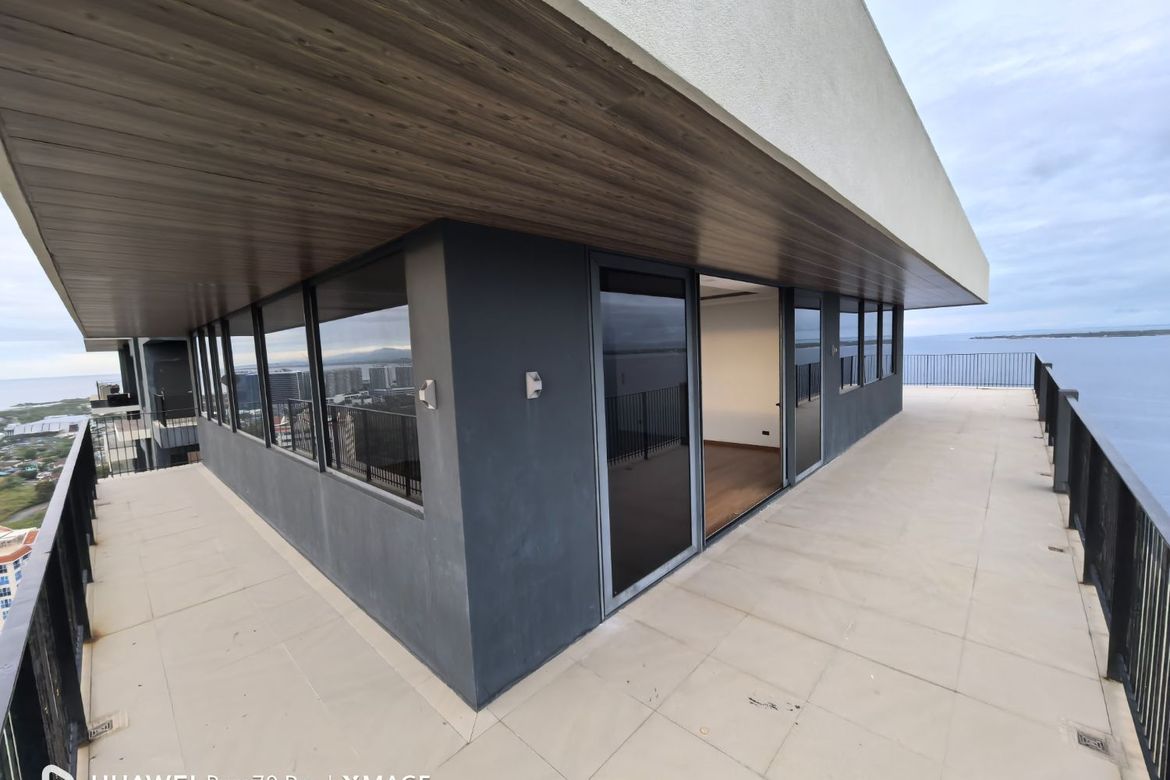 3 Bedroom Condo for Sale in The Reef Mactan, Mactan, Lapu-Lapu, Cebu