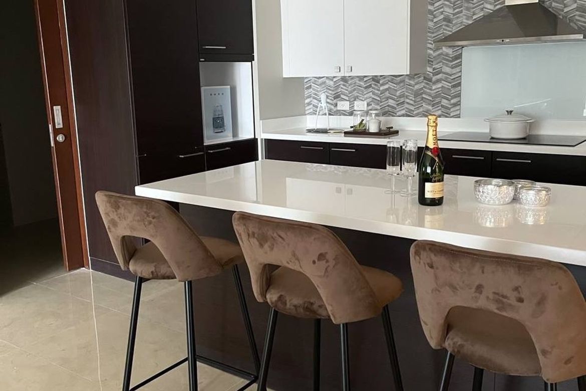 3 Bedroom Condo for Sale in The Suites at One Bonifacio High Street, Pinagsama, Taguig, Metro Manila – photo 4