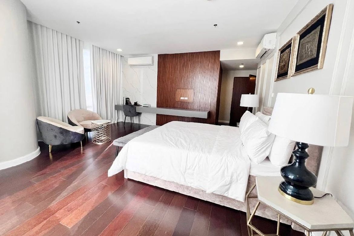 3 Bedroom Condo for Sale in The Suites at One Bonifacio High Street, Pinagsama, Taguig, Metro Manila – photo 8
