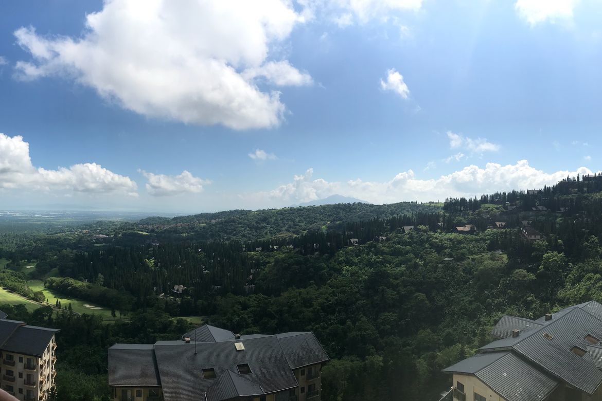 3 Bedroom Condo for Sale in The Woodridge at Tagaytay Highlands, Calabuso, Tagaytay, Cavite – photo 2