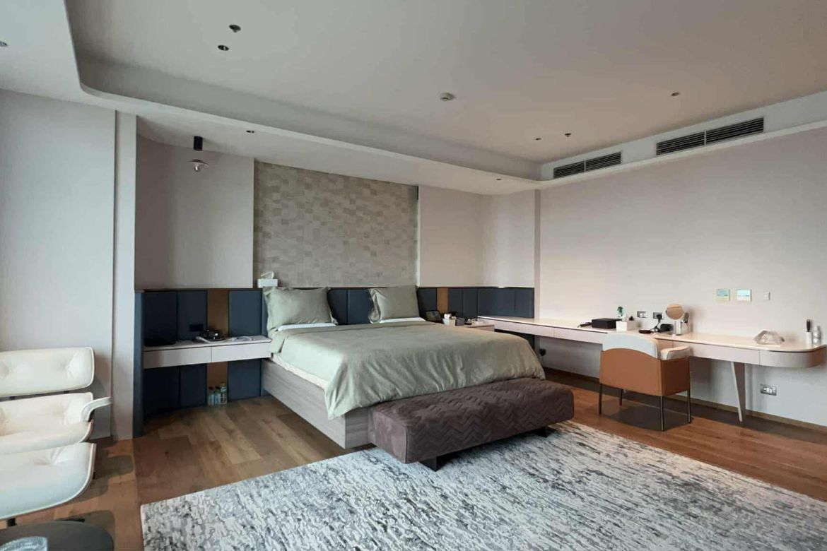 3 Bedroom Condo for Sale in Two Roxas Triangle, Urdaneta, Makati City near MRT-3 Buendia – photo 4