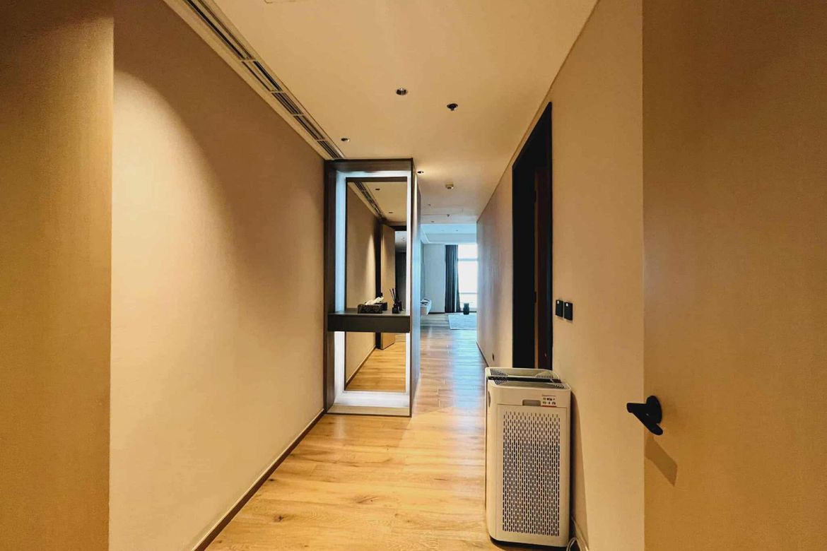 3 Bedroom Condo for Sale in Two Roxas Triangle, Urdaneta, Makati City near MRT-3 Buendia – photo 9