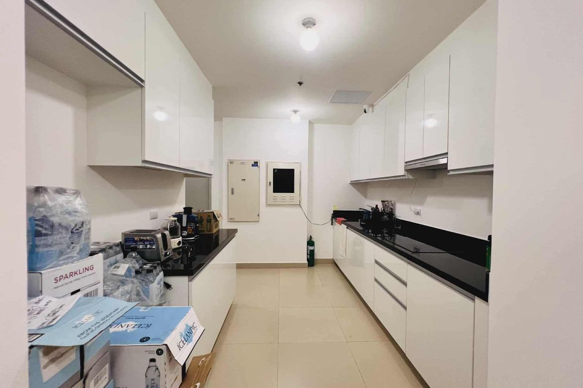 3 Bedroom Condo for Sale in Two Roxas Triangle, Urdaneta, Makati City near MRT-3 Buendia – photo 11