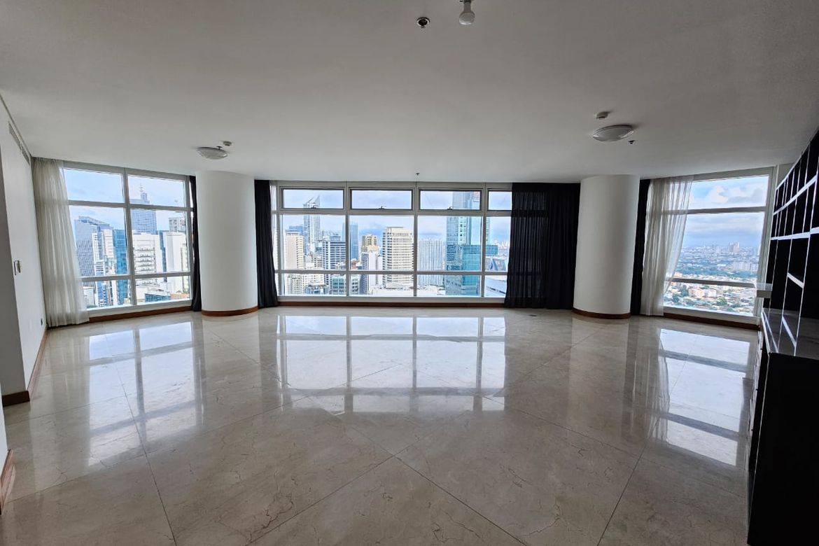 3 Bedroom Condo for Sale in Two Roxas Triangle, Urdaneta, Makati, Metro Manila near MRT-3 Buendia
