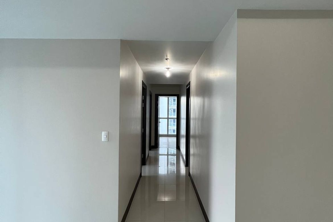 3 Bedroom Condo for Sale in Uptown Parksuites, BGC, Taguig – photo 3