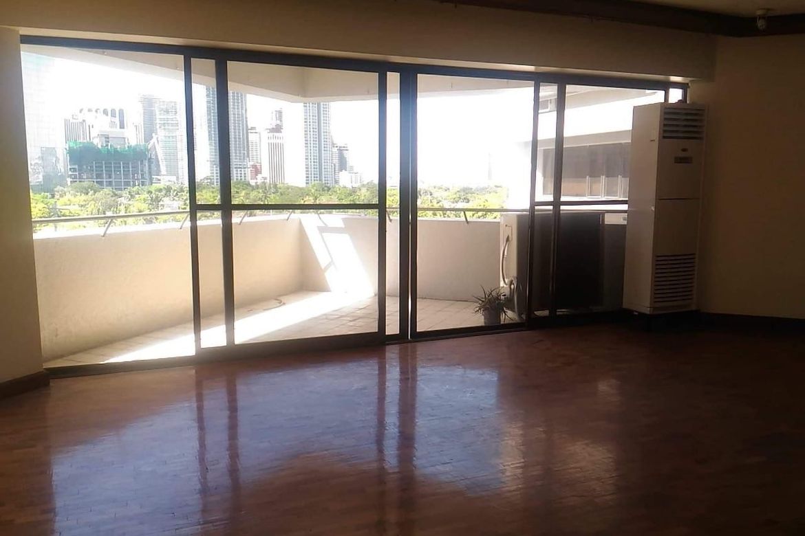 3 Bedroom Condo for Sale in Urdaneta, Makati City near MRT-3 Ayala – photo 6