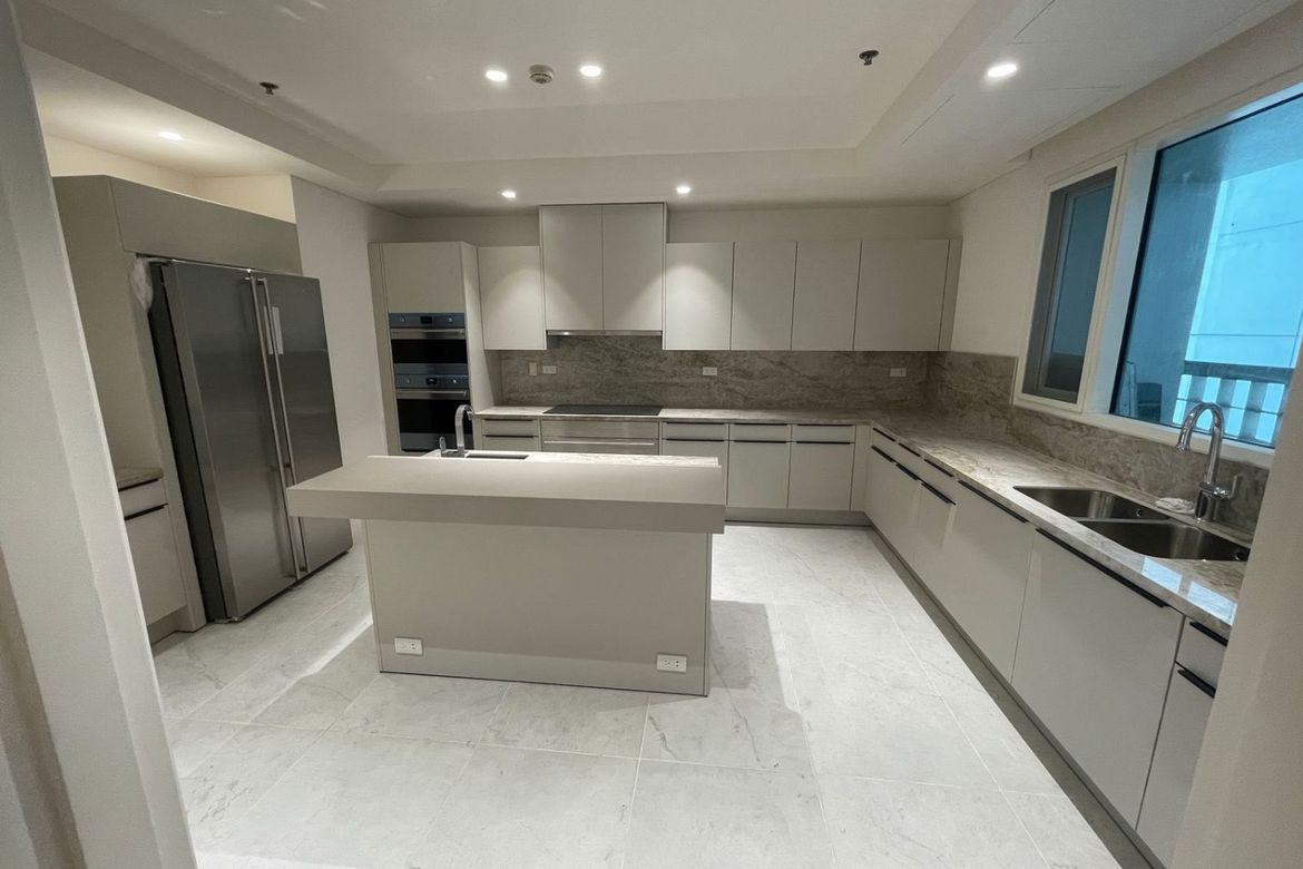 3 Bedroom Condo for Sale in Urdaneta, Makati City near MRT-3 Buendia – photo 6