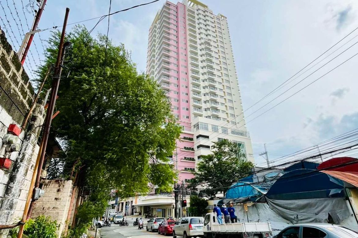 3 Bedroom Condo for Sale in Valencia, Quezon City, Metro Manila near LRT-2 Gilmore – photo 2