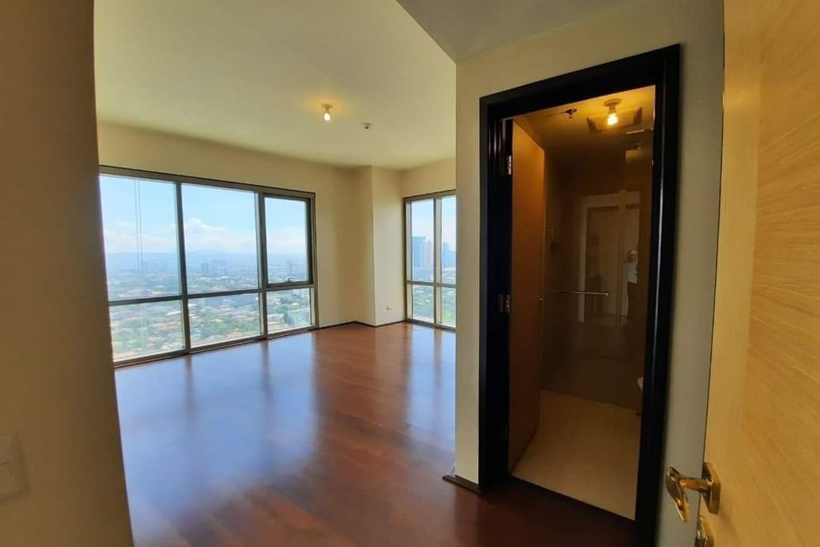 3 Bedroom Condo for Sale in Viridian in Greenhills, Greenhills, San Juan, Metro Manila near MRT-3 Santolan – photo 6