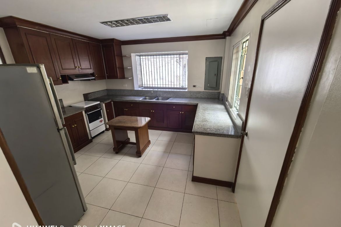 3 Bedroom House for Rent in Banilad, Mandaue, Cebu photo 6