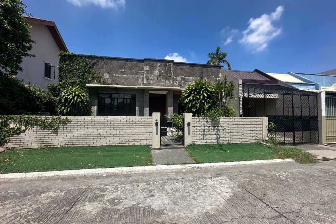3 Bedroom House for Rent in BF Homes, Parañaque, Metro Manila