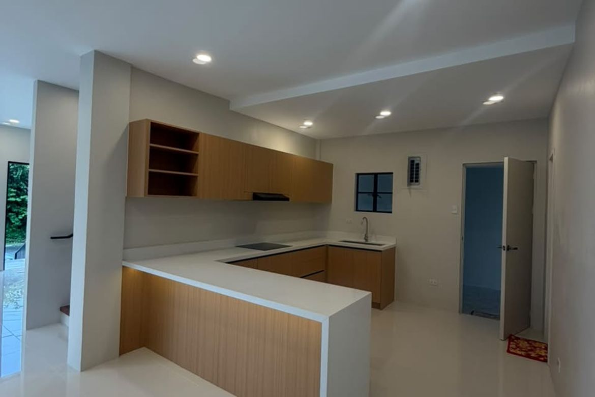 3 Bedroom House for Rent in Molino IV, Bacoor, Cavite photo 2